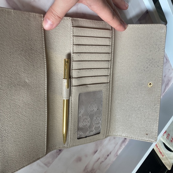 FREE w/ 3 or more item purchase π!! - Picture 7 of 11